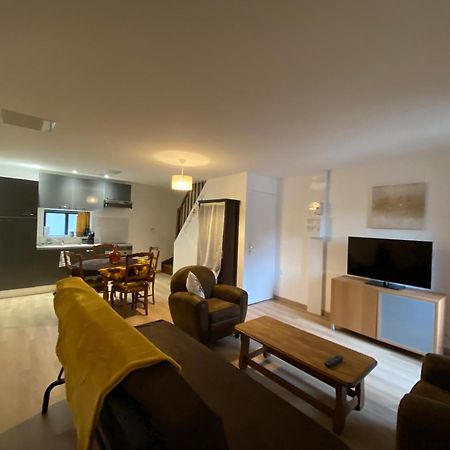 Chez Claire Et Ju Apartment Egly Bagian luar foto